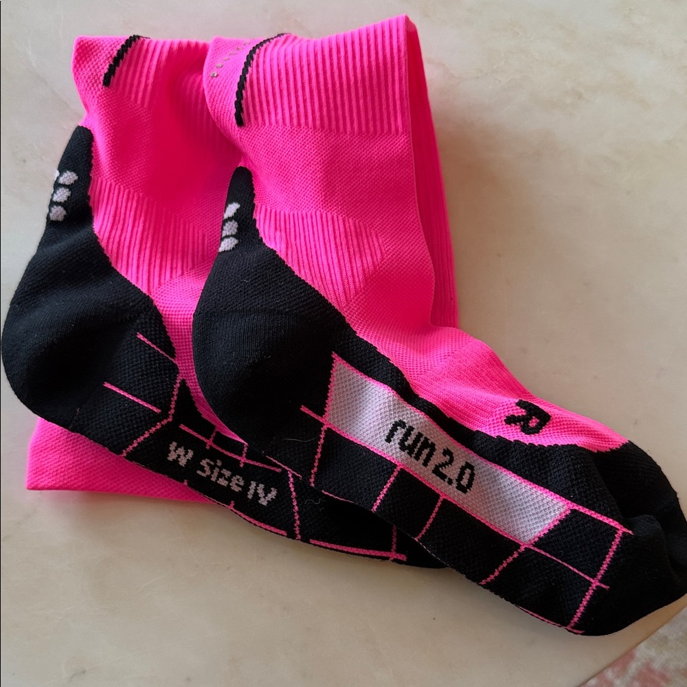 CEP Run 2.0 Performance Compression Socks - Pink - Picture 2 of 2